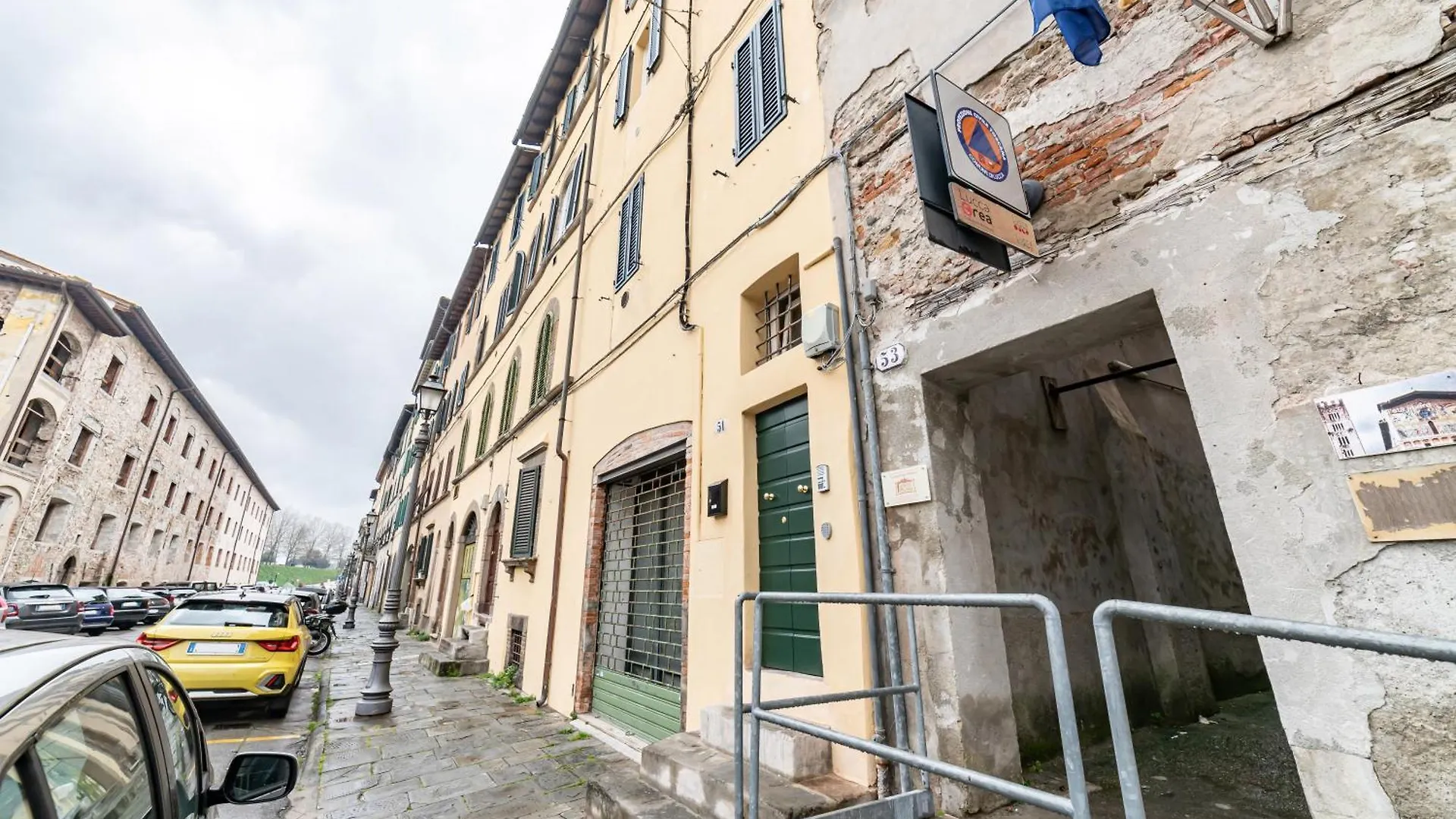 Modern Apartment In The Heart Of Lucca!  Λούκα